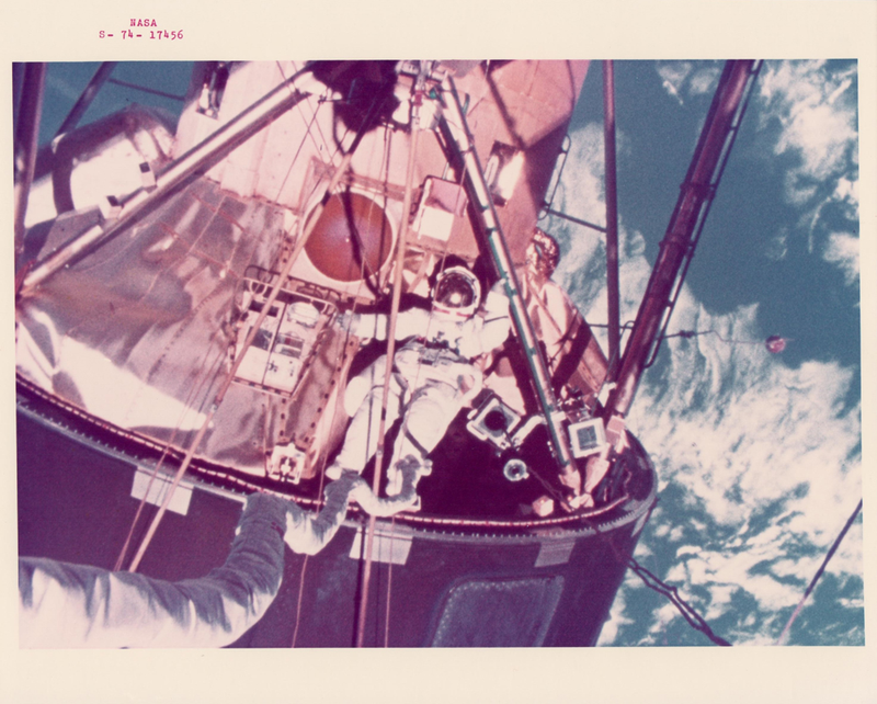 Illustration for article titled 15 Rare Images From NASA's First Decades of Space Exploration